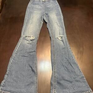 Flattering blue and white distressed